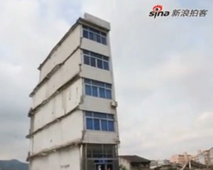 中国 住人が立ち退き拒否で 細すぎるマンションに ズッコケ ほんまですかニュース 世界